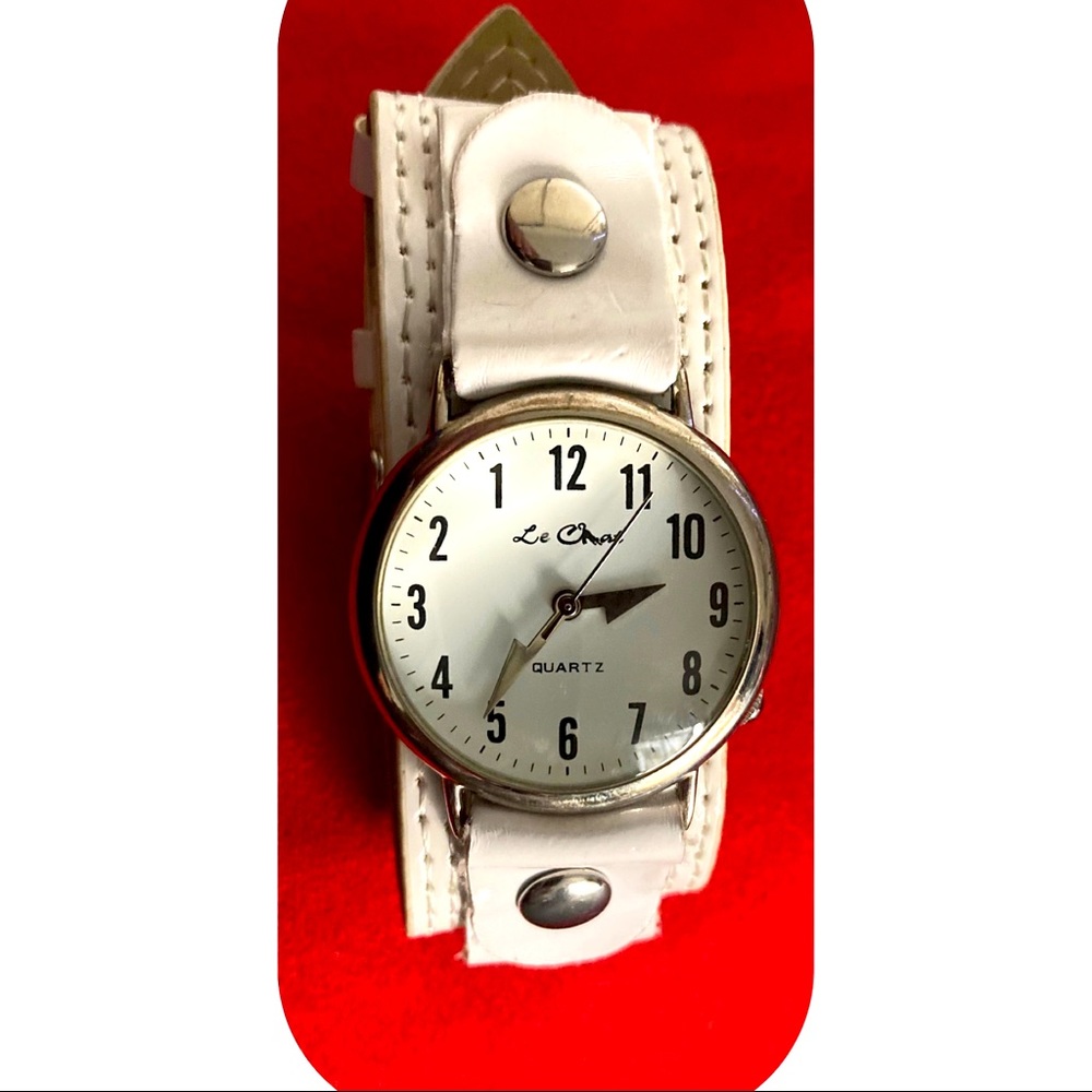 BACKWARDS LE CHAT WRISTWATCH : FOR TIME TRAVELERS AND LEFT-HANDED PEOPLE